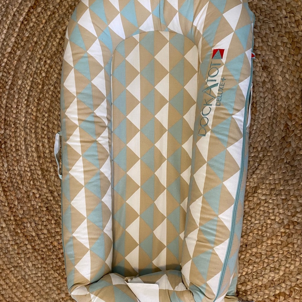 Dockatot Deluxe+ and Travel Bag